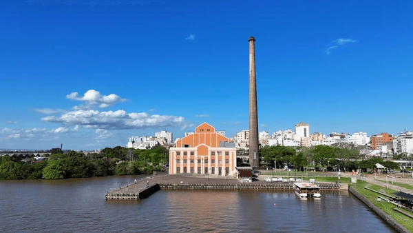 Usina do Gasômetro e Orla do Guaíba em Porto Alegre
